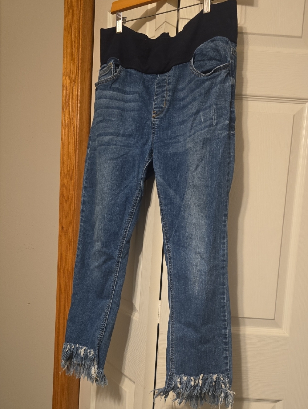 M RENA jeans With Stretch Band.  Blue Stretch Denim Jeans with Frayed Hem